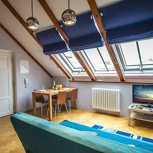 Ruterra Red Roofs View With Garage Apartment Prag